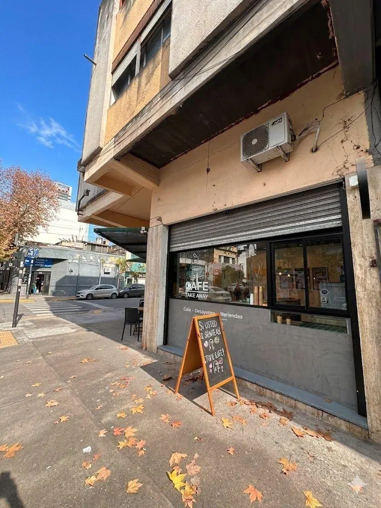 LOCAL COMERCIAL EN VENTA - AV SALTA ESQ MENDOZA 3