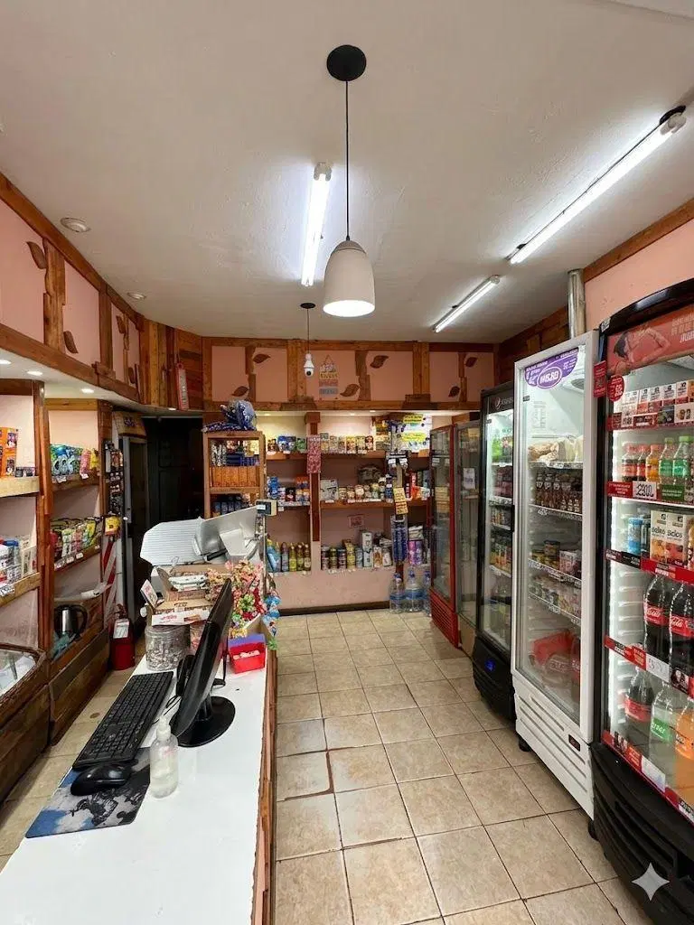 LOCAL COMERCIAL EN VENTA - AV SALTA 216 4