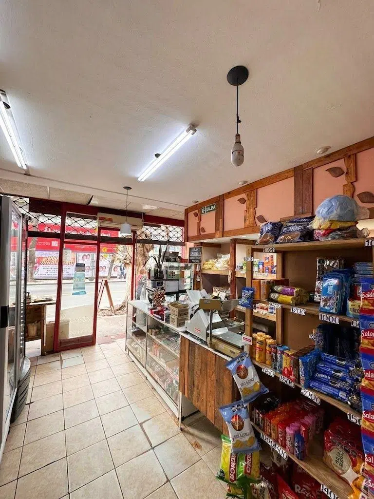 LOCAL COMERCIAL EN VENTA - AV SALTA 216 5