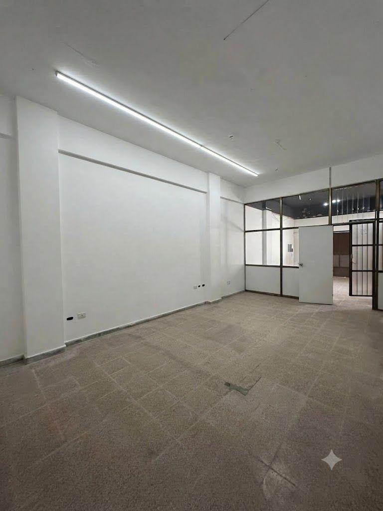 Foto de LOCAL COMERCIAL EN ALQUILER - SAN MARTIN 1066, imagen 2