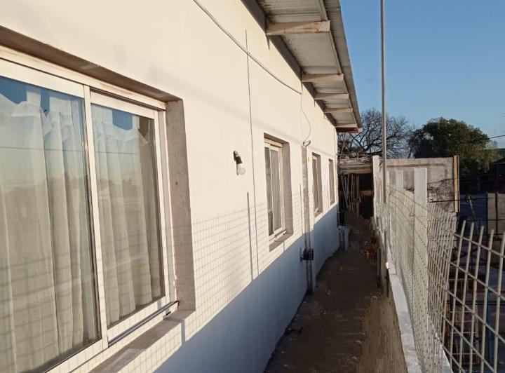 ESQUINA CON LOCALES COMERCIALES Y DEPTO EN PLANTA ALTA 5