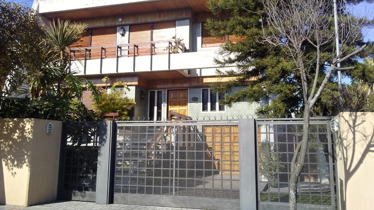 CASA SOBRE 2 LOTES