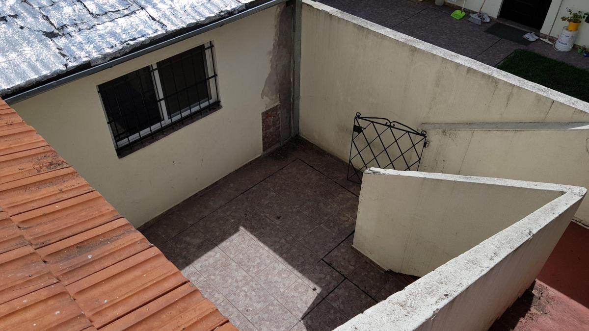 Departamento Tipo Casa por Pasillo al Medio, 2 y 1/2 Amb. c/ patio y terraza!