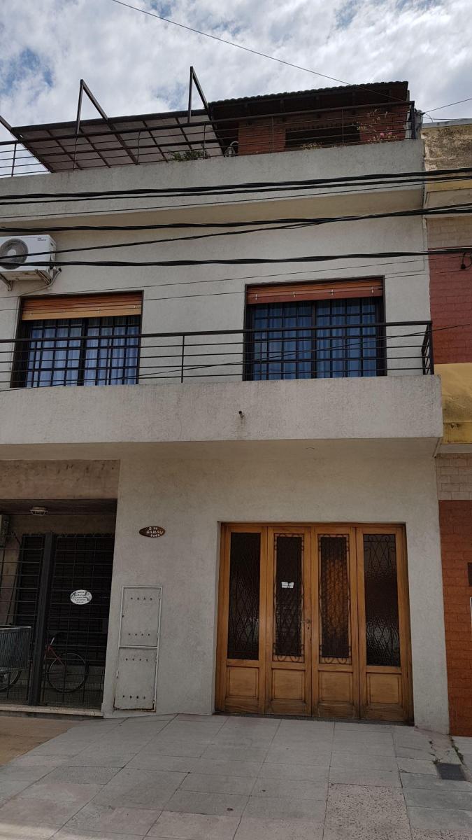 EXCELENTE CASA EN 1° PISO CON GARAGE, PATIO Y TERRAZA !!!!
