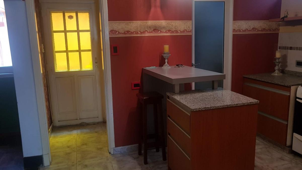 CASA DE 4 AMB EN PLANTA BAJA AL FRENTE CON JARDÍN Y COCHERA CUBIERTA AL FONDO !!