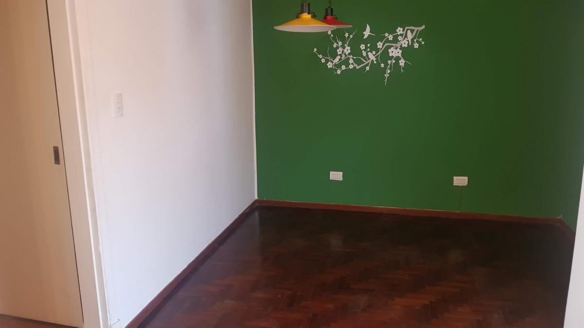 Foto de CASA DE 4 AMB EN PLANTA BAJA AL FRENTE CON JARDÍN Y COCHERA CUBIERTA AL, imagen 4
