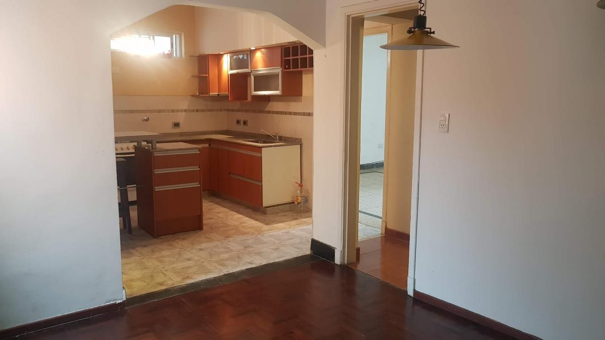 Foto de CASA DE 4 AMB EN PLANTA BAJA AL FRENTE CON JARDÍN Y COCHERA CUBIERTA AL, imagen 3