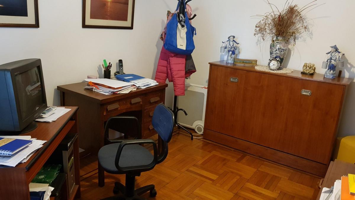 EXCELENTE CASA ESQUINA EN 2 PLANTAS, COCHERA SUBTERRANEA, 6 AMB 3 BAÑOS, ETC.