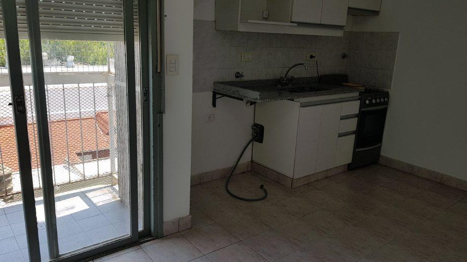 Foto de MUY BUEN DEPARTAMENTO 2 AMB. CON 2 BALCONES, EXCELENTE ORIENTACIÓN, MUY, imagen 5