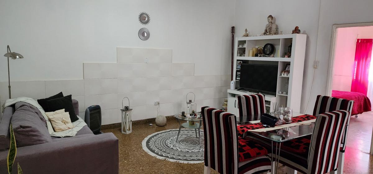 MUY BUEN DEPARTAMENTO T/ CASA AL FTE EN PB, 2 AMB C/ PATIO PROPIO, SIN EXPENSAS