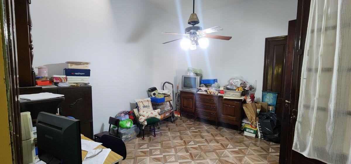 CASA 4 AMB C/ GARAGE, CON PATIO Y FONDO LIBRE, Y DEPTO T/ CASA AL FONDO DE 3 AMB