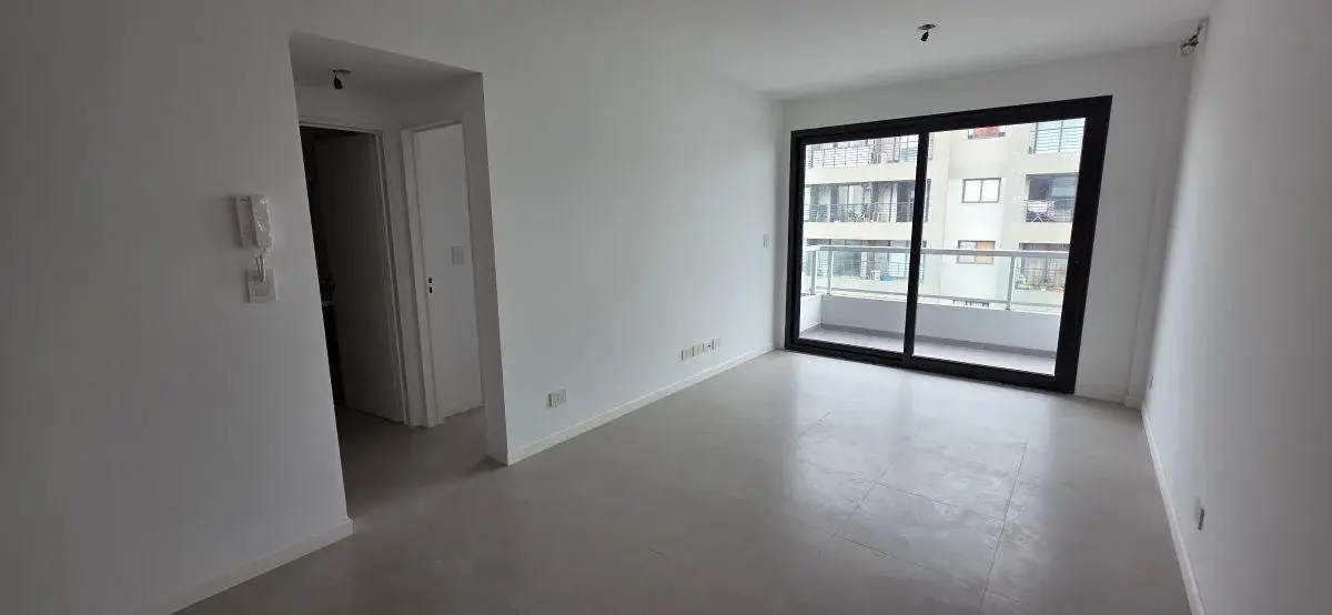 DEPARTAMENTO 2 AMB CON BALCON, NUEVO A ESTRENAR !!!!!!! PLENO CENTRO COMERCIAL DE CASEROS !!!! 5