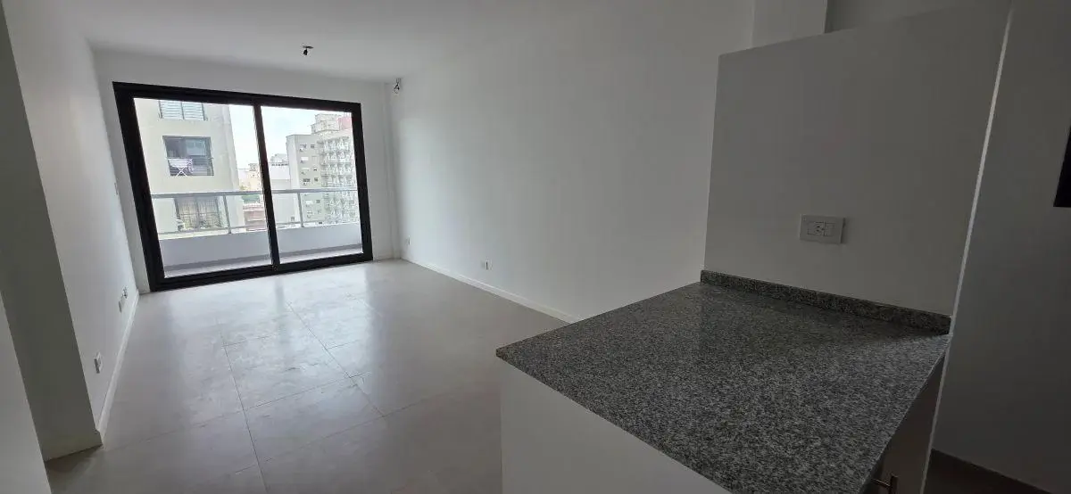 DEPARTAMENTO 2 AMB CON BALCON, NUEVO A ESTRENAR !!!!!!! PLENO CENTRO COMERCIAL DE CASEROS !!!! 3