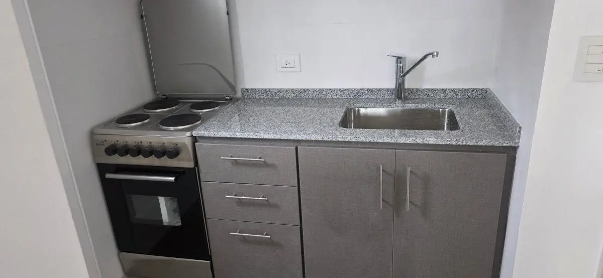 DEPARTAMENTO 2 AMB CON BALCON, NUEVO A ESTRENAR !!!!!!! PLENO CENTRO COMERCIAL DE CASEROS !!!! 8