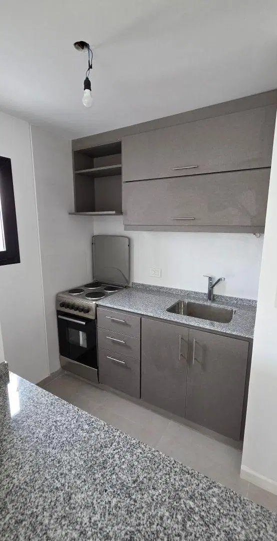 DEPARTAMENTO 2 AMB CON BALCON, NUEVO A ESTRENAR, PLENO CENTRO COMERCIAL DE CASEROS !!!! 3