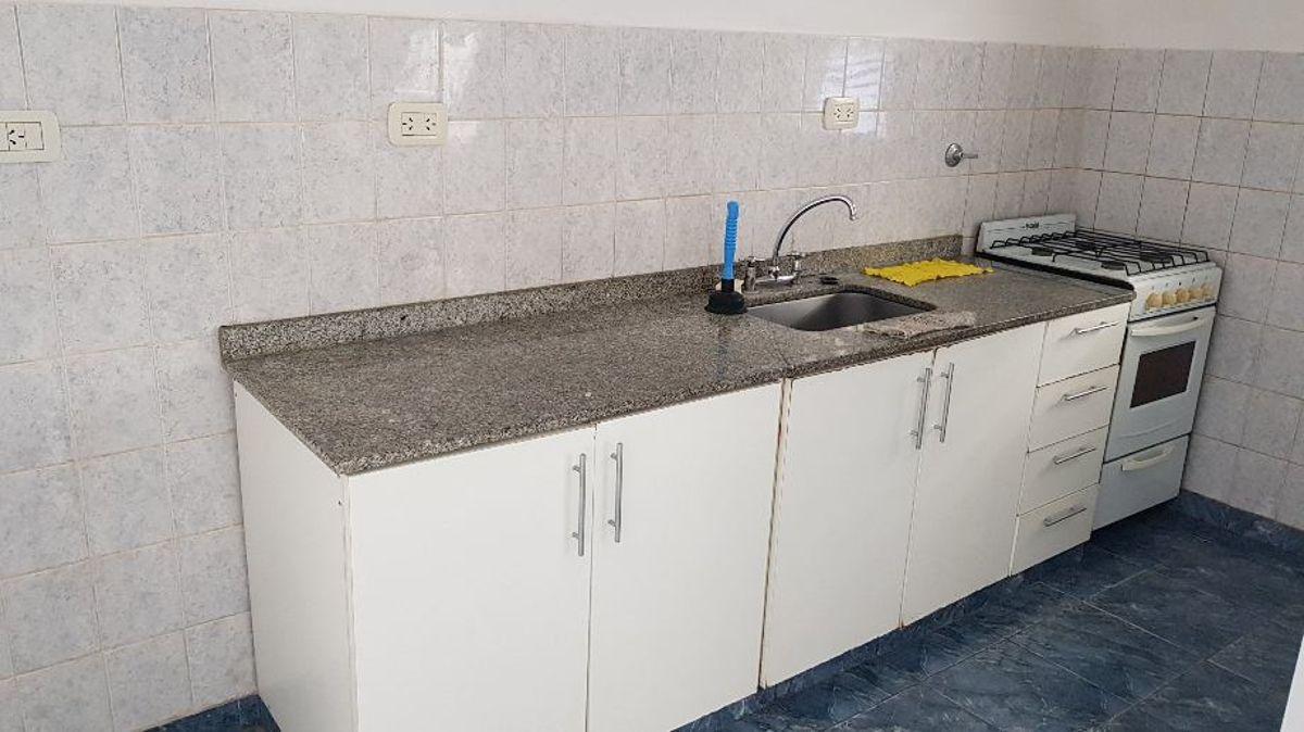 Foto de MUY BUEN DEPARTAMENTO TIPO CASA DE 2 AMBIENTES CON PATIO CON PEQUEÑO, imagen 4