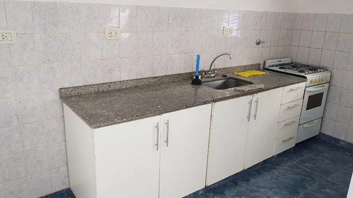 MUY BUEN DEPARTAMENTO TIPO CASA DE 2 AMBIENTES CON PATIO CON PEQUEÑO FONDO LIBRE. SIN EXPENSAS ¡¡¡¡¡ 4