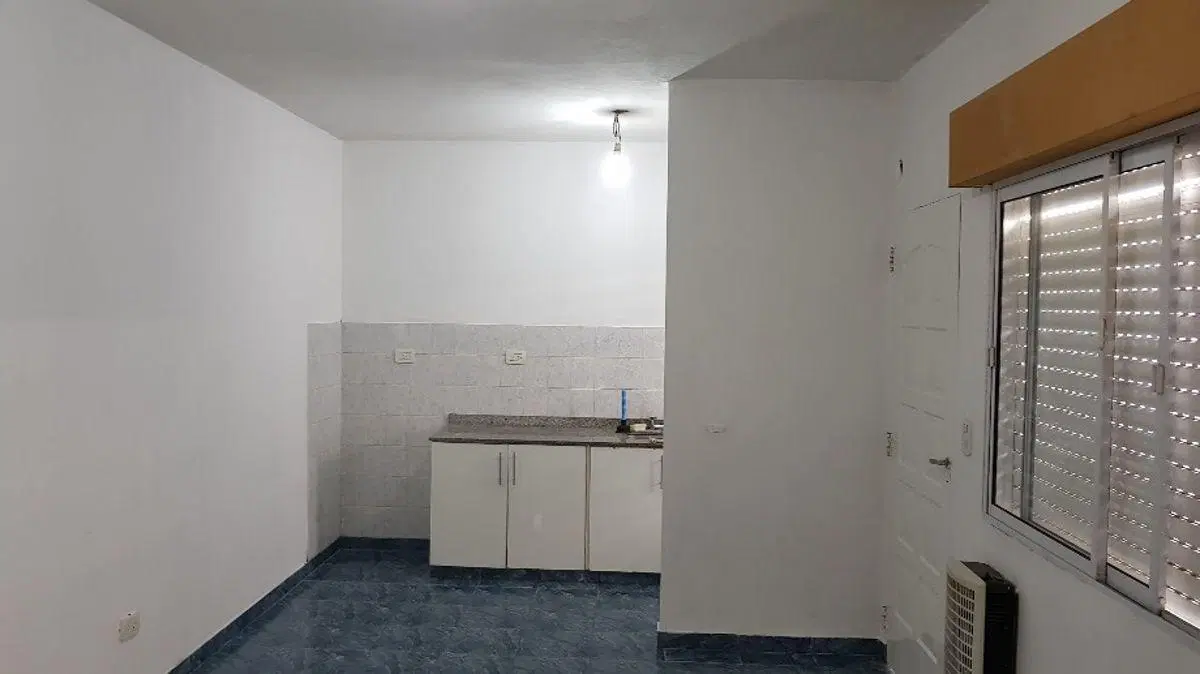 MUY BUEN DEPARTAMENTO TIPO CASA DE 2 AMBIENTES CON PATIO CON PEQUEÑO FONDO LIBRE. SIN EXPENSAS ¡¡¡¡¡ 5