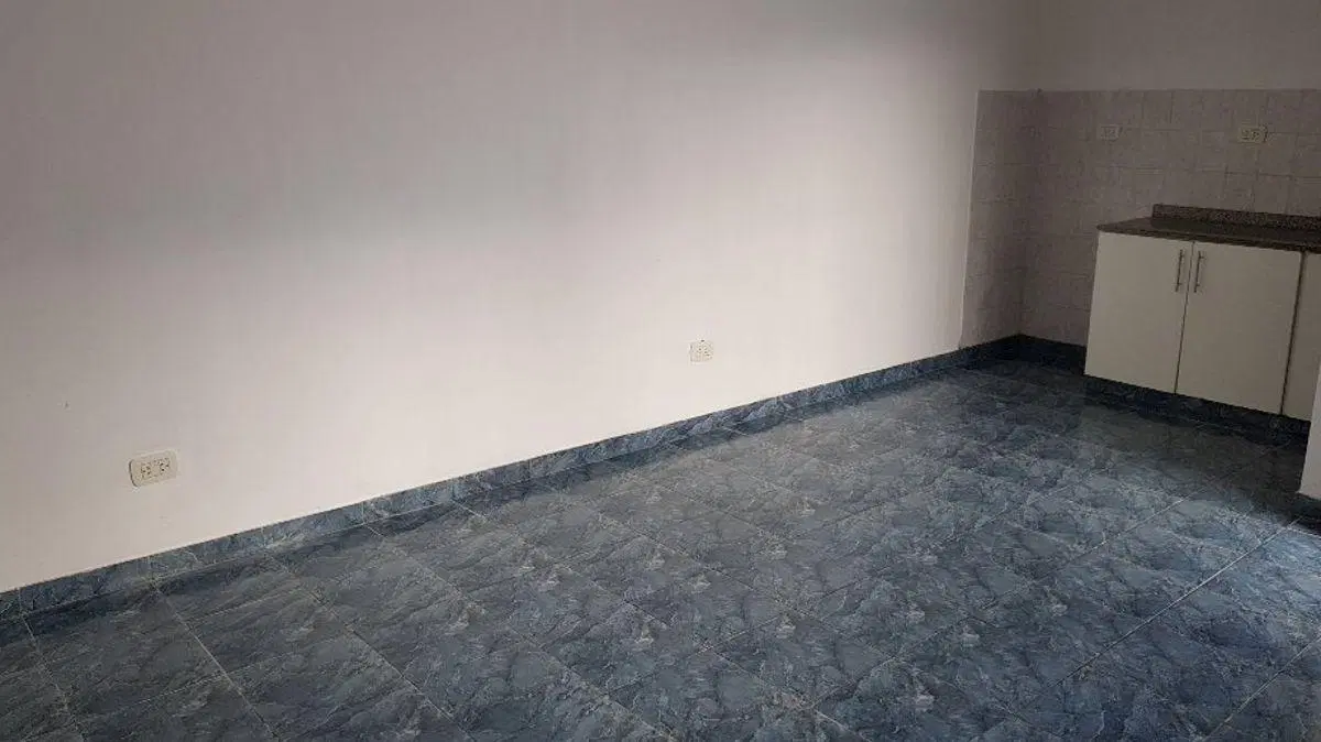 MUY BUEN DEPARTAMENTO TIPO CASA DE 2 AMBIENTES CON PATIO CON PEQUEÑO FONDO LIBRE. SIN EXPENSAS ¡¡¡¡¡ 2