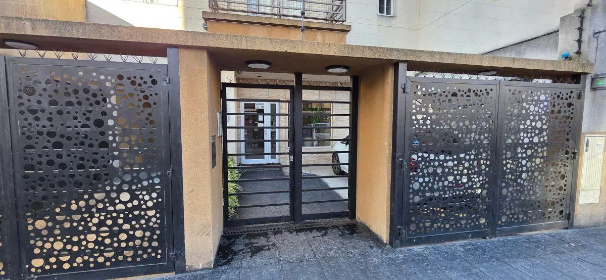 MONOAMBIENTE CON BALCON AL AMANECER. EN PLENO CENTRO COMERCIAL DE CASEROS ¡¡¡¡¡ 5