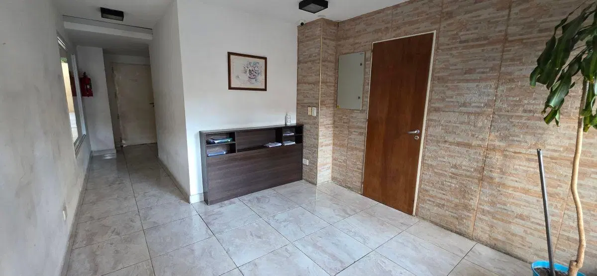 MONOAMBIENTE CON BALCON AL AMANECER. EN PLENO CENTRO COMERCIAL DE CASEROS ¡¡¡¡¡ 1