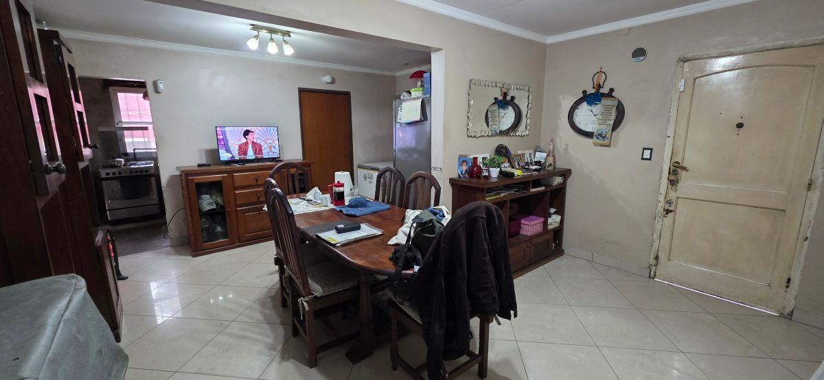 Foto de CASA EN 2 PLANTAS CON JARDIN, COCHERA PARA VARIOS AUTOS, 6 AMBIENTES, 2, imagen 5