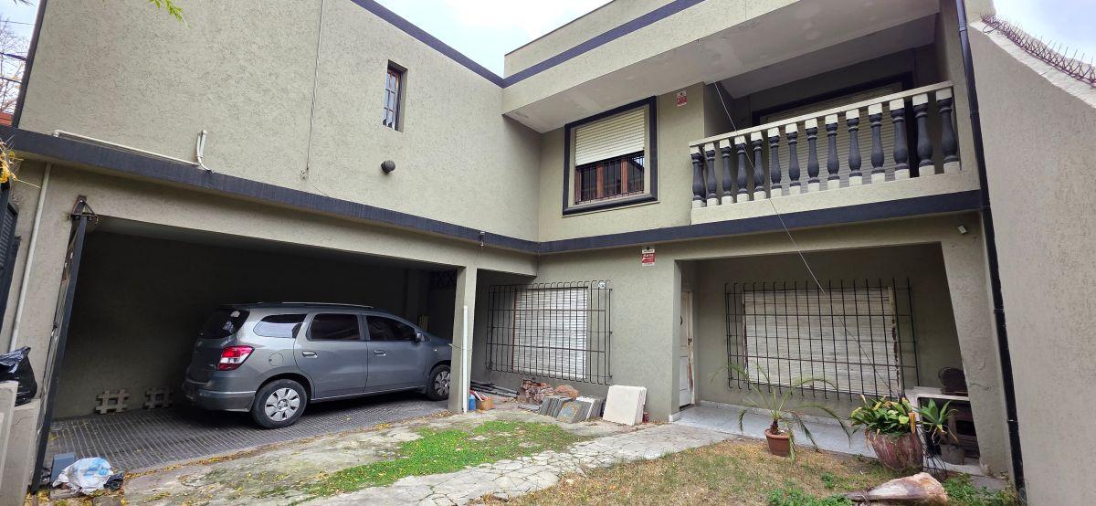 Foto de CASA EN 2 PLANTAS CON JARDIN, COCHERA PARA VARIOS AUTOS, 6 AMBIENTES, 2, imagen 1