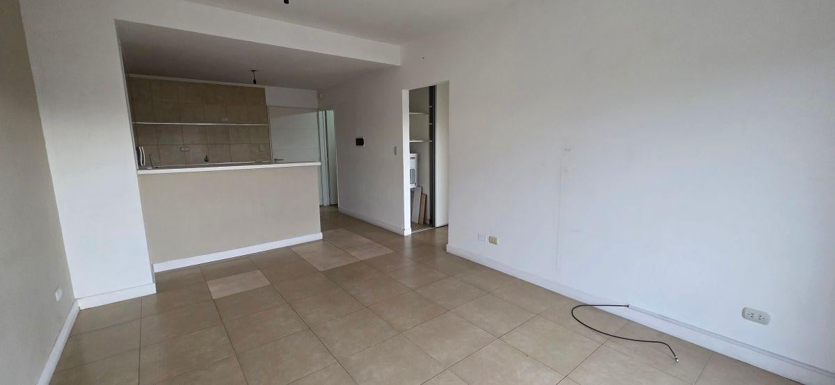 Foto de DEPARTAMENTO 2 AMBIENTES CON BALCON CORRIDO Y 2 BAÑOS, SUPER LUMINOSO Y, imagen 1