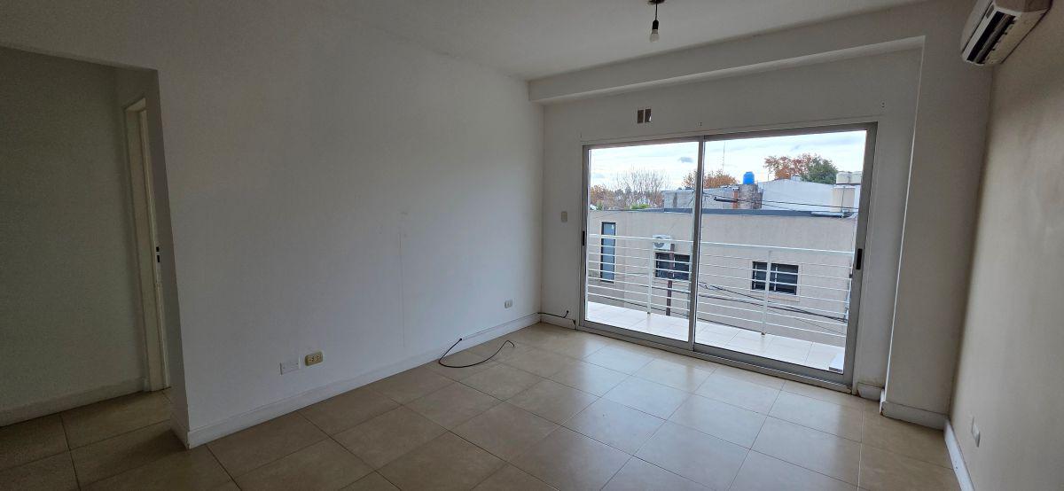 Foto de DEPARTAMENTO 2 AMBIENTES CON BALCON CORRIDO Y 2 BAÑOS, SUPER LUMINOSO Y, imagen 4