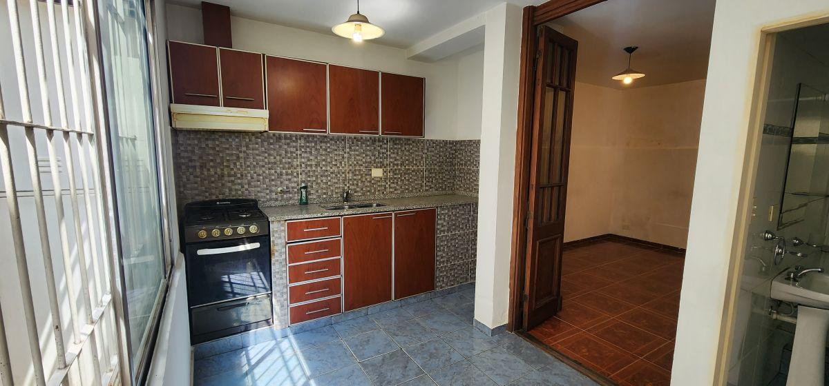 Foto de DEPARTAMENTO TIPO CASA POR PASILLO AL MEDIO, 2 AMBIENTES CON PEQUEÑO, imagen 1