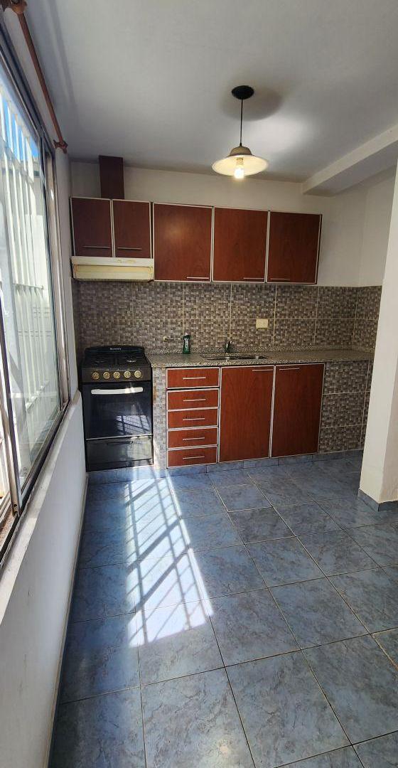 Foto de DEPARTAMENTO TIPO CASA POR PASILLO AL MEDIO, 2 AMBIENTES CON PEQUEÑO, imagen 2