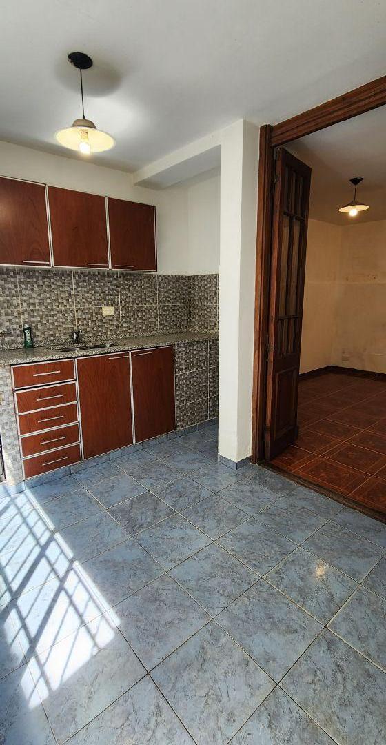 Foto de DEPARTAMENTO TIPO CASA POR PASILLO AL MEDIO, 2 AMBIENTES CON PEQUEÑO, imagen 4