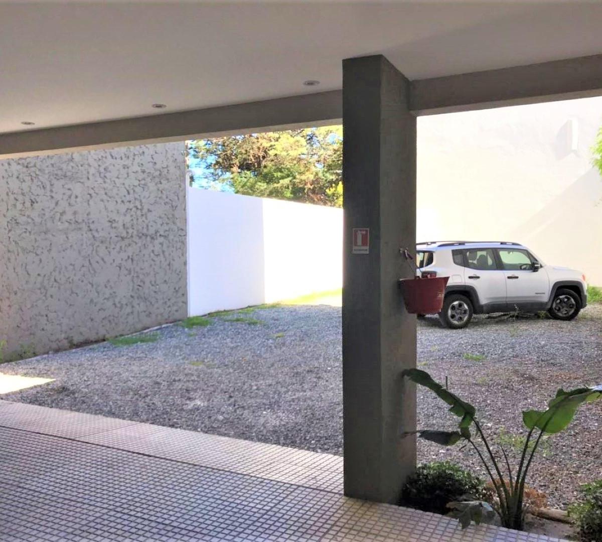 MONOAMBIENTE CON COCHERA APTO PROFESIONAL ZONA CENTRICA // 2da RIVADAVIA 15735