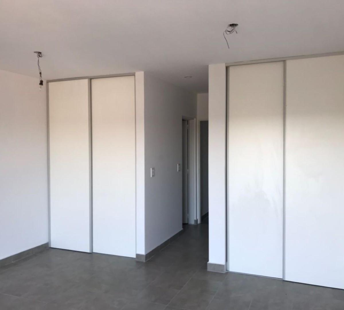 Monoambiente con Cochera Apto Profesional Zona Centrica // 2da Rivadavia 15.735 1