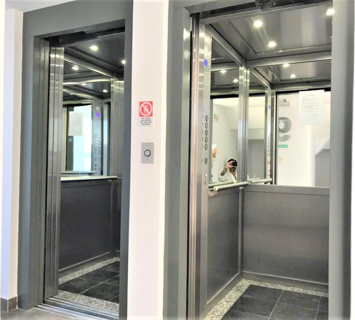 Monoambiente con Cochera Apto Profesional Zona Centrica // 2da Rivadavia 15.735 3