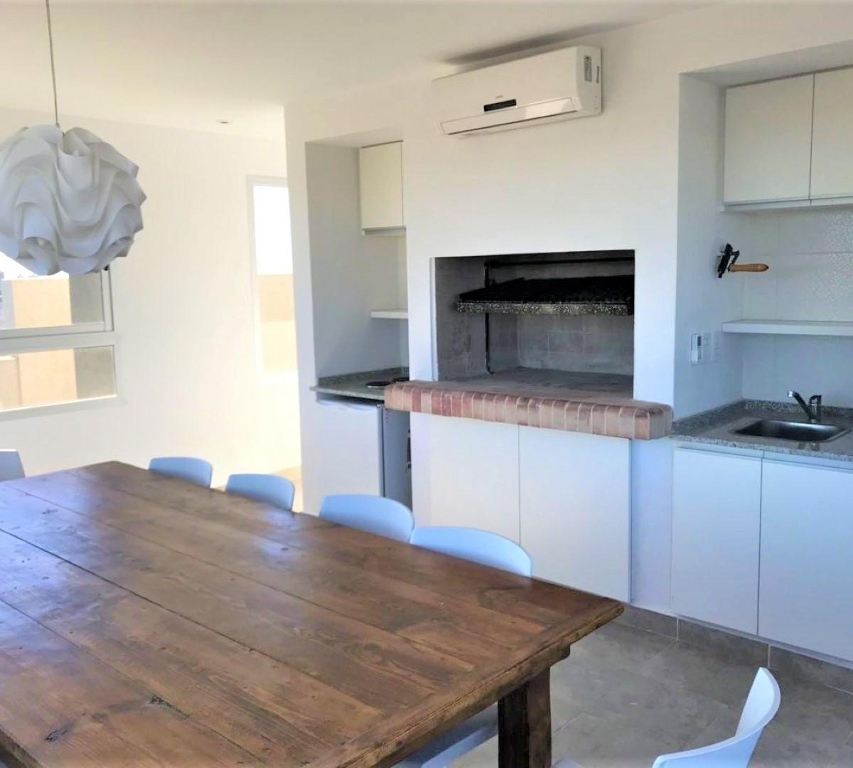 Monoambiente con Cochera Apto Profesional Zona Centrica // 2da Rivadavia 15.735 2