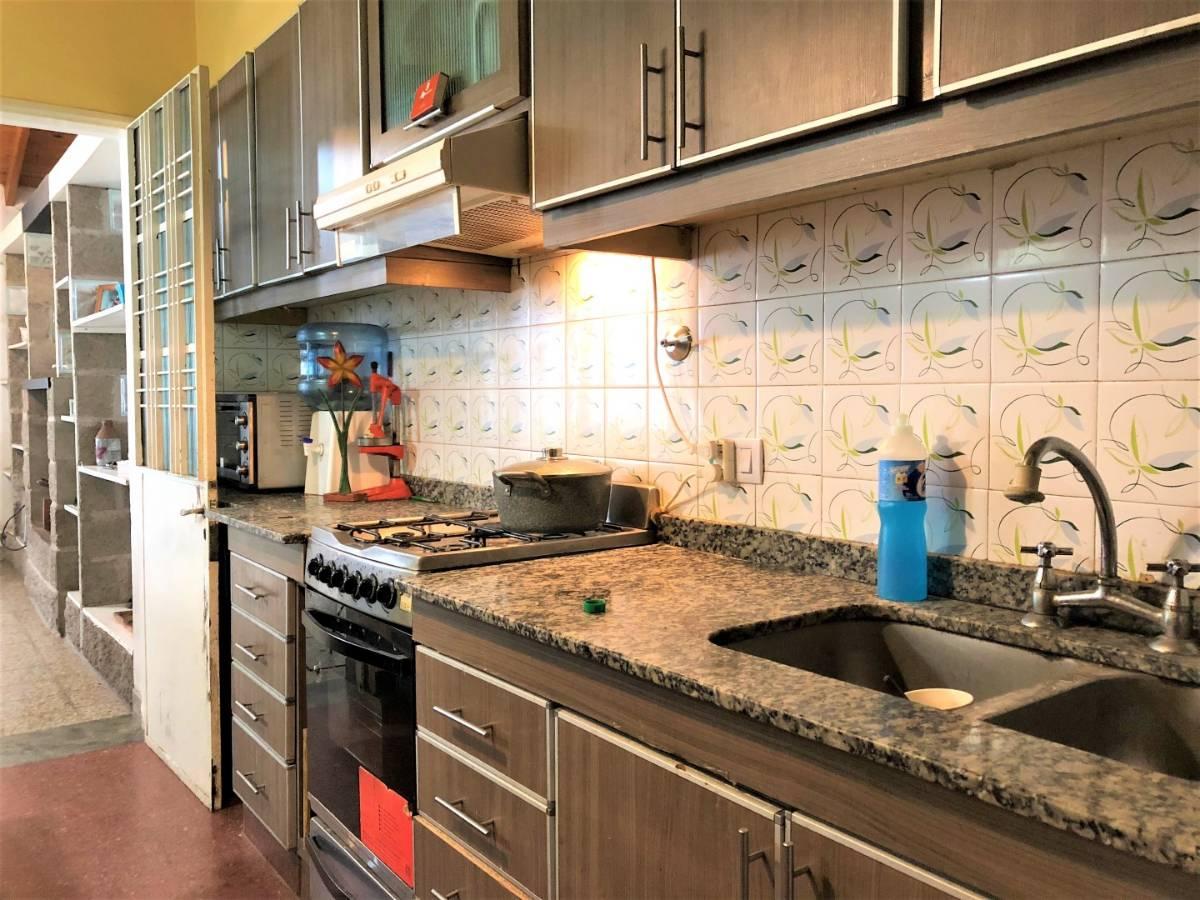 CASA 6 AMB, LOTE 8,66 X 35 // JUAN BAUTISTA ALBERDI 645