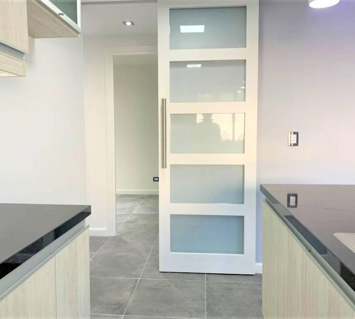 PH DE 3 AMB CON PATIO CENTRICO (RECICLADO) // AV. RIVADAVIA 13.734