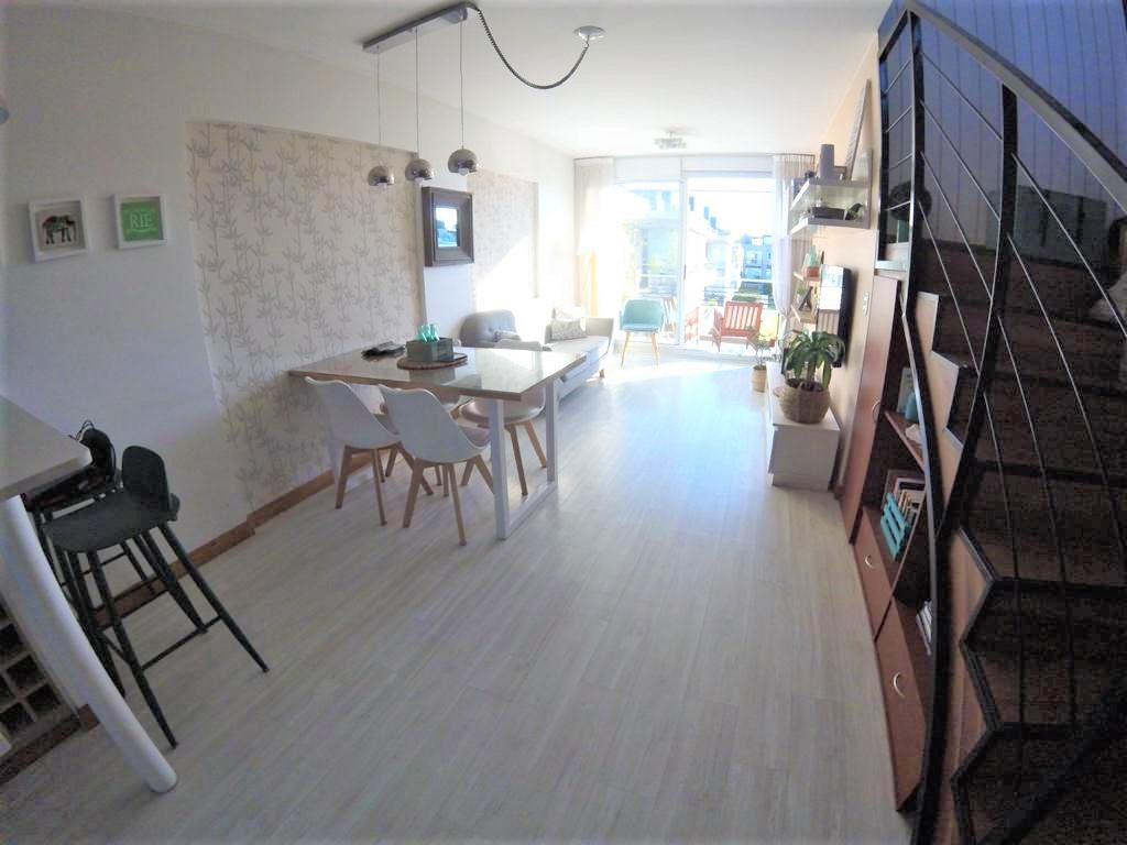 Foto de DEPTO DE 5 AMB EN DUPLEX C/ COCHERA Y TERRAZA // TACUARI 620 (VILANOVA), imagen 2