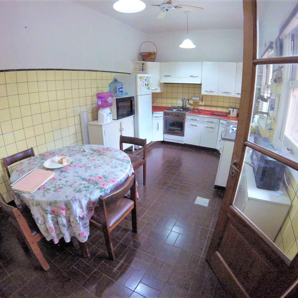 CASA 7 AMBIENTES 7,60 X 25 // LARREA 263