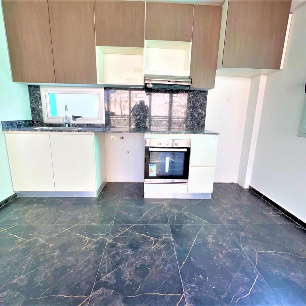DEPTO 2 AMBIENTES - DORMITORIO EN SUITE - COCHERA - CENTRICO // AV. GRAL. SAN MARTIN 200
