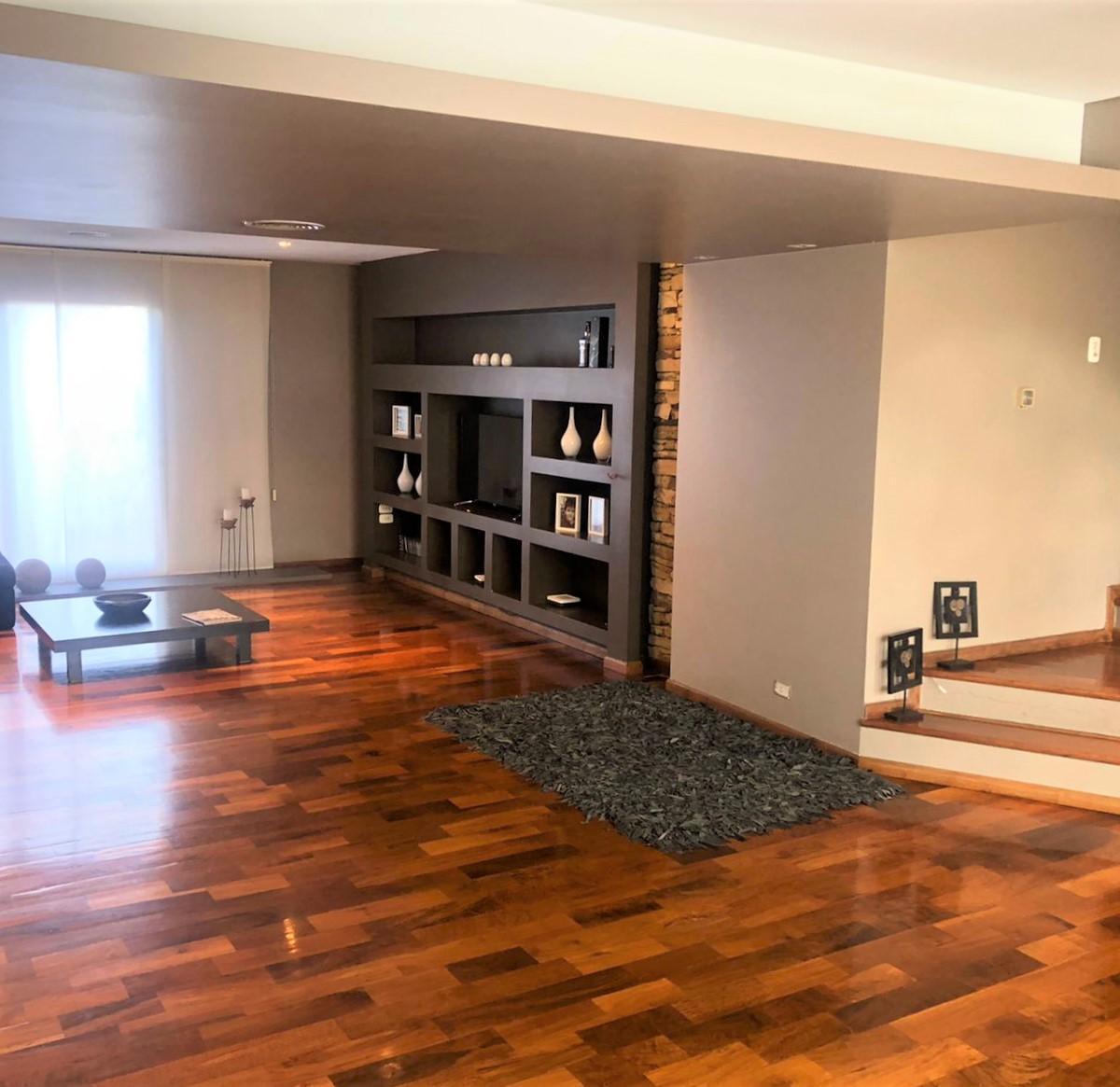 CHALET 7 AMBIENTES CON FONDO - QUINCHO - PILETA // URQUIZA 256
