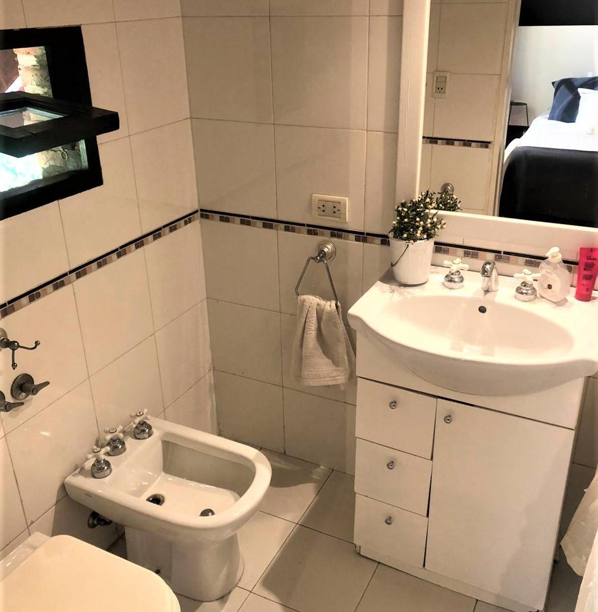 Foto de CHALET 7 AMBIENTES CON FONDO - QUINCHO - PILETA // URQUIZA 256, imagen 4