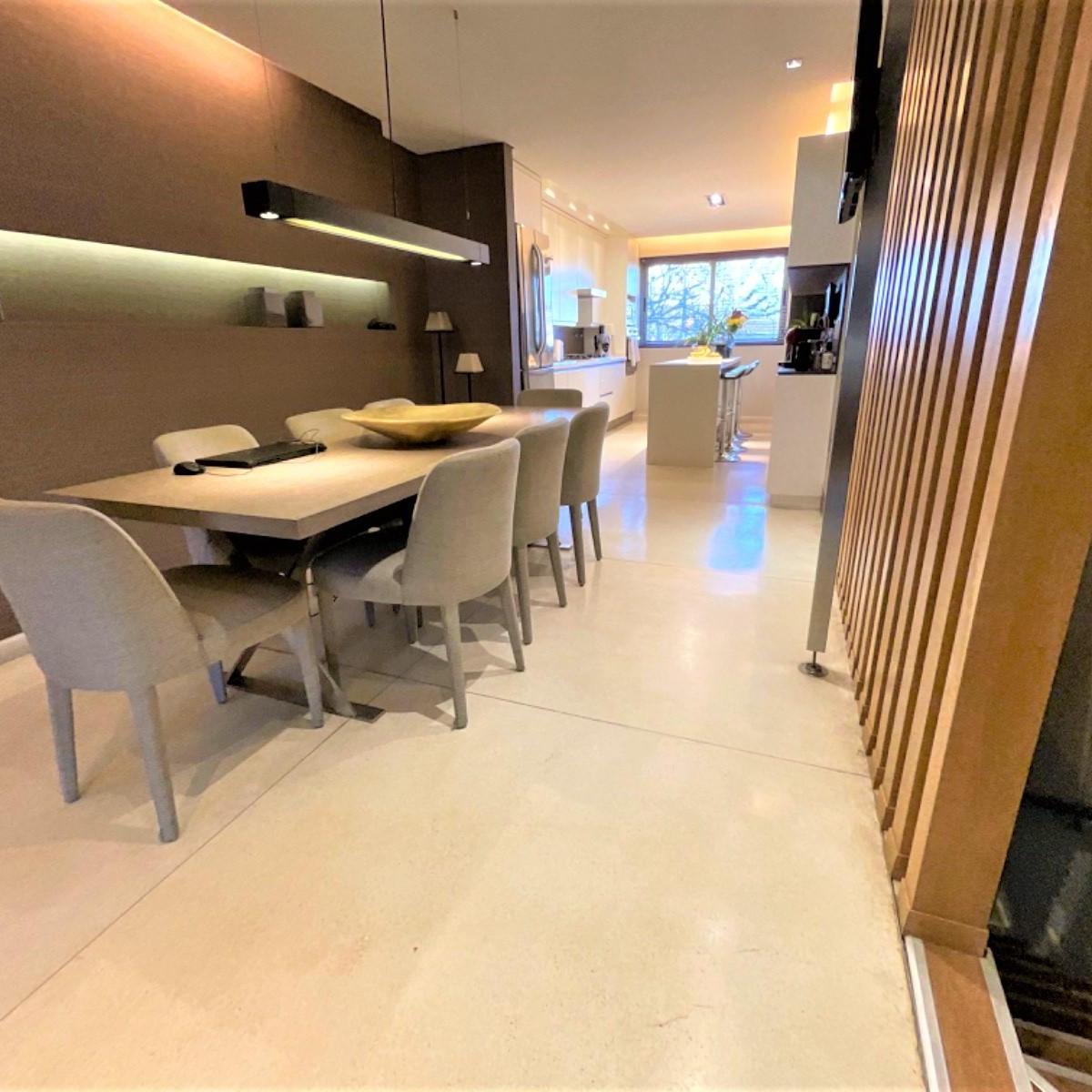 EXCELENTE TRIPLEX DE 4 AMBIENTES CON PISCINA // OBISPO RASPANTI 700