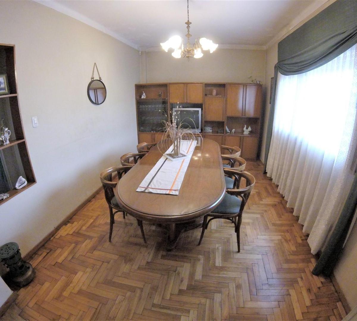 CASA 5 AMBIENTES CENTRICA // FRAY LUIS BELTRAN 521