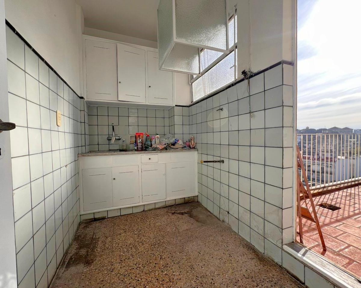 Foto de DEPTO 2 AMBIENTES CON BALCON // AV. CASEROS 2967, imagen 2