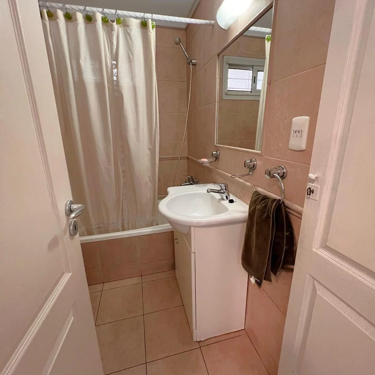 CASA 6 AMBIENTES - LOTE 12X30 - PISCINA - SUITE // VENEZUELA 434