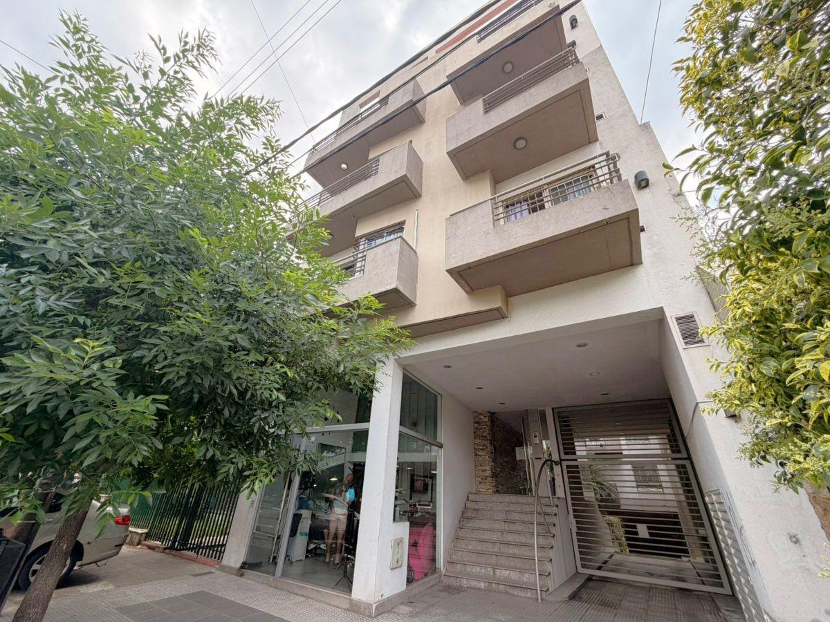 DEPTO 3 AMB - EN DUPLEX - CENTRICO // VIAMONTE 160