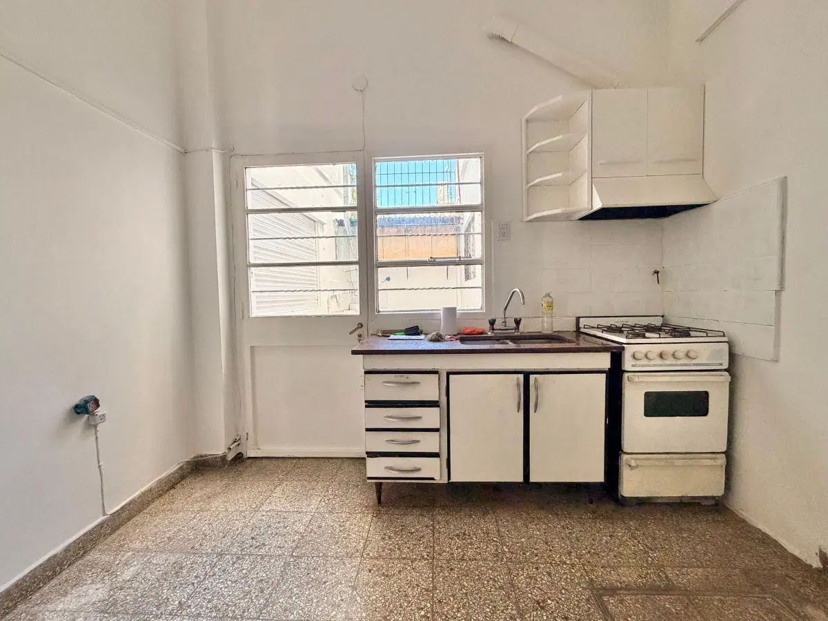 DEPTO 2 AMBIENTES Y MEDIO - PATIO // MALABIA 592 5