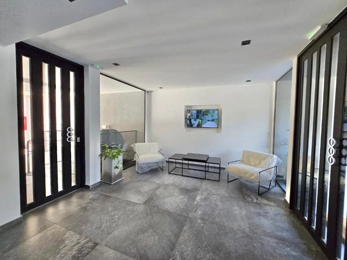 SEMIPISO 3 AMB - SUITE - PARRILLA - COCHERA - PISCINA // SARMIENTO 170 1